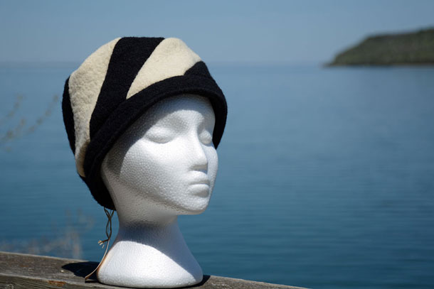 Recycled Wool Pillbox Hat (Black/White)